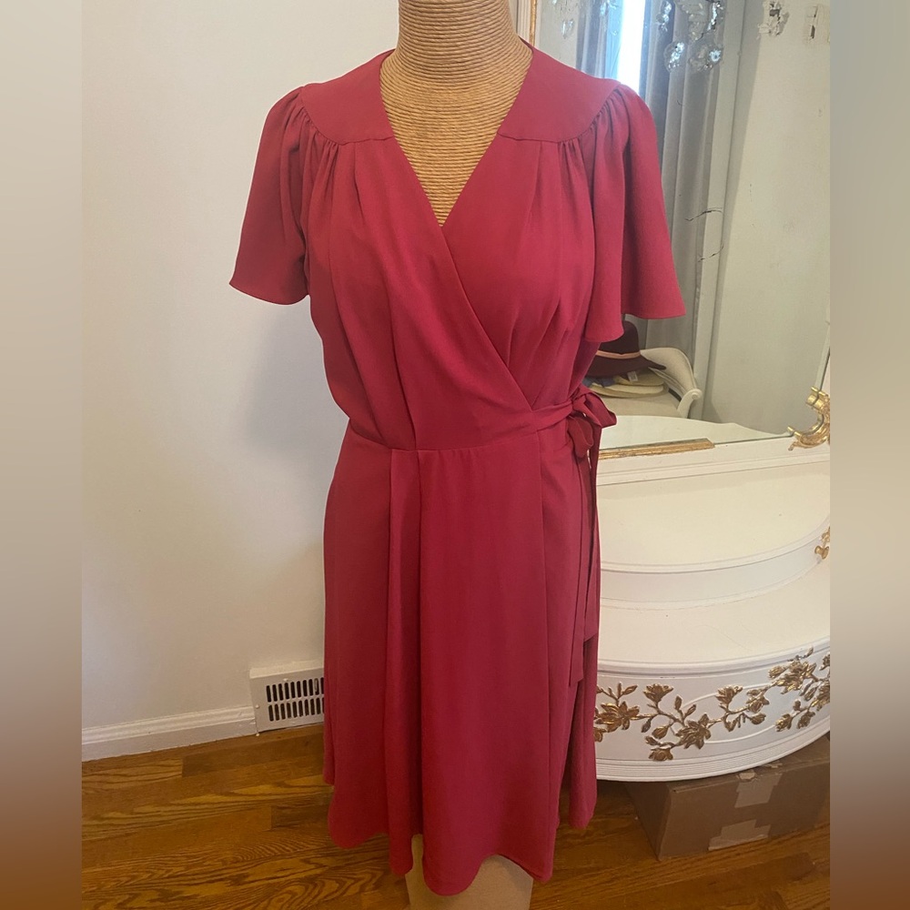 Gal Meets Glam Berry Wrap Midi Dress